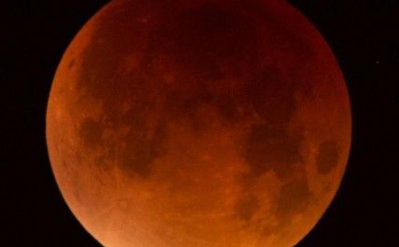 red-moon